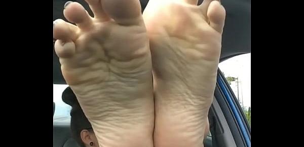  Theperfectmistress shows off her sweaty feet - Prettyfeets.com